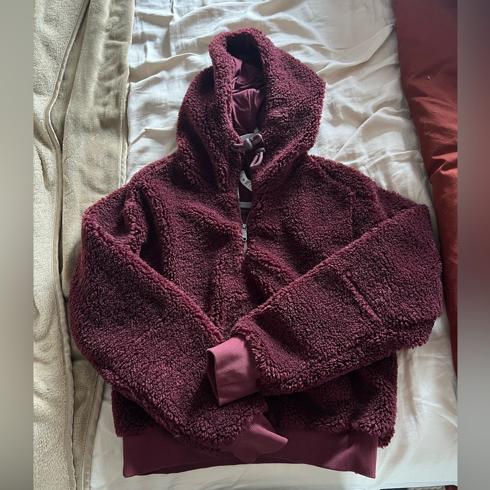 Lululemon Hooded Sherpa in Cassis